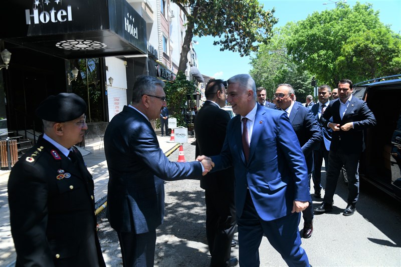 Bakan Bolat ve Vali Soytürk İl Emniyet Müdürlüğü Personeli ile Bayramlaştı