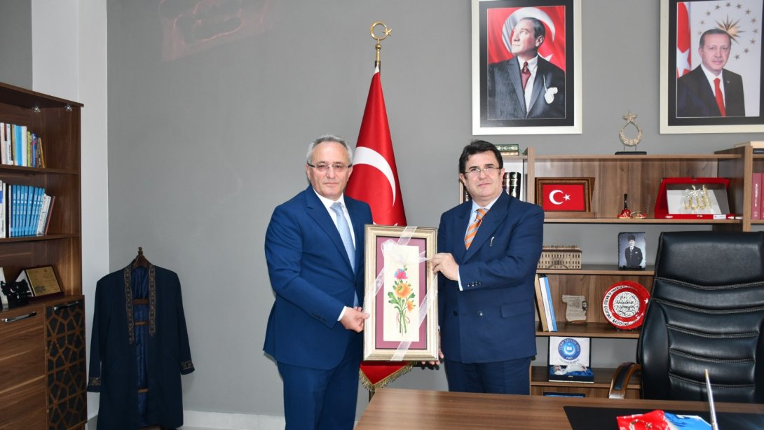 Edirne İl Millî Eğitim Müdürü Dr. Ahmet Alireisoğlu’ndan Dr. Aziz Yeniyol’a Nezaket Ziyareti