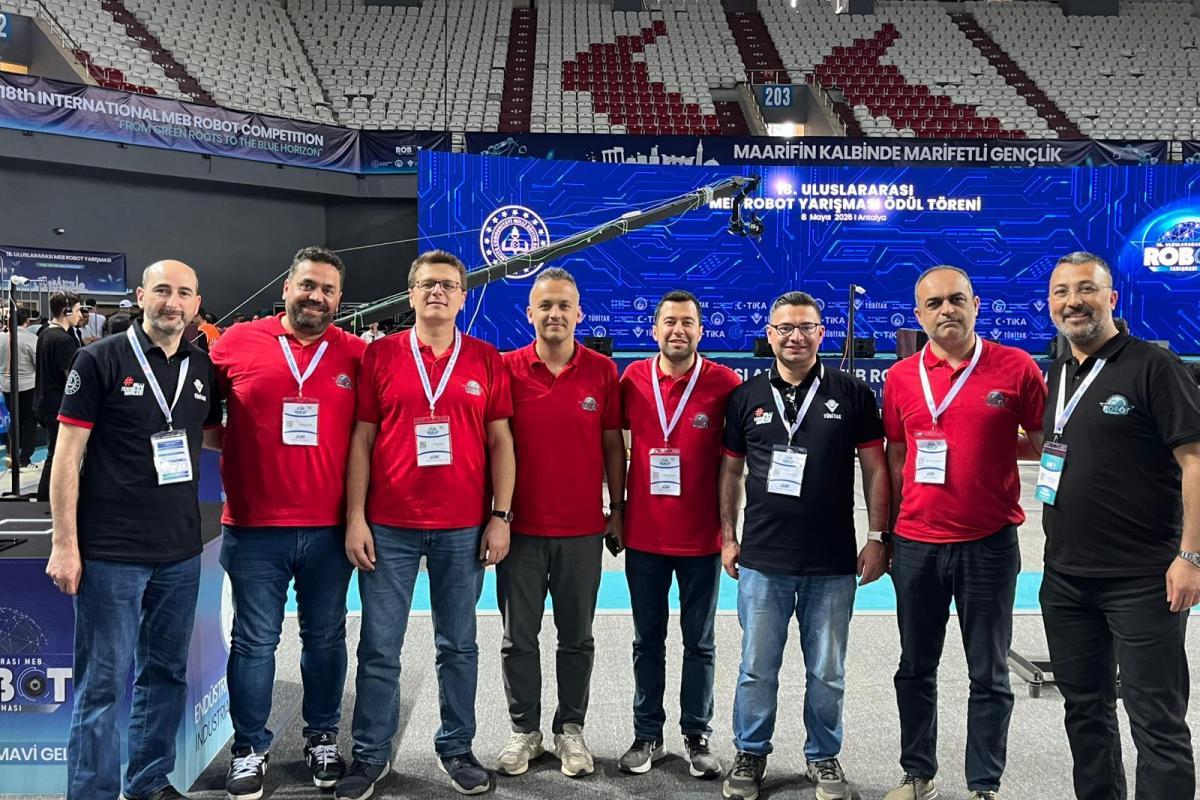 ÖĞRETİM ÜYEMİZ 18. ULUSLARARASI MEB ROBOT YARIŞMASINDA JÜRİ OLARAK GÖREV ALDI
