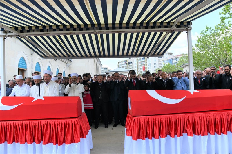 Şehit Polis Memurları Erkan Tütüncüler ve Emrah Koç Son Yolculuğuna Uğurlandı