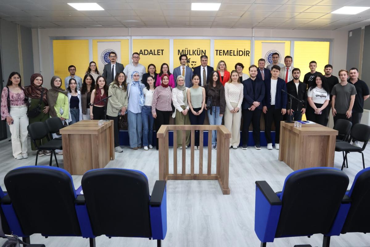 ÜNİVERSİTEMİZ KURGUSAL MAHKEME SALONU AÇILIŞI VE TÜRK MEDENİ KANUNU’NUN 100. YILI PANELİ GERÇEKLEŞTİRİLDİ