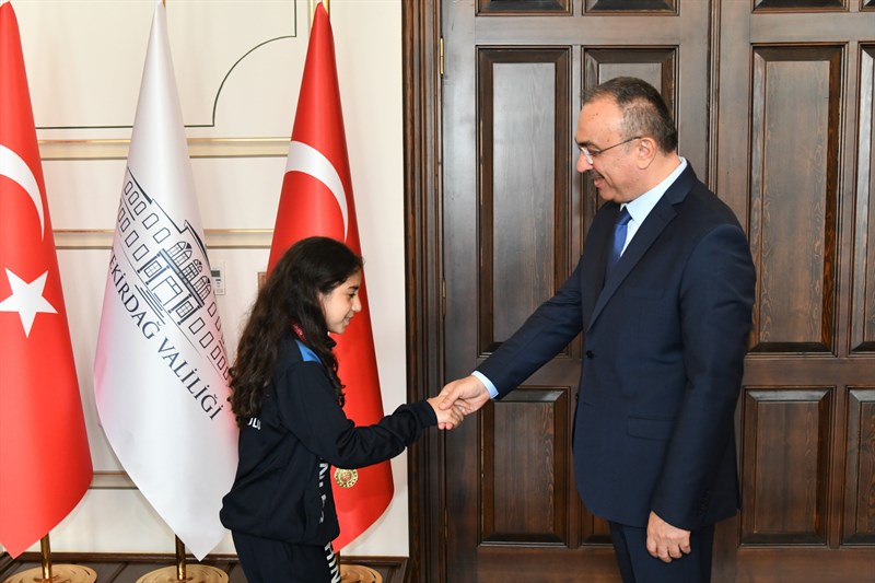 Vali Soytürk Çorlu Şahinler Ortaokulu Öğrencilerini Makamında Kabul Etti