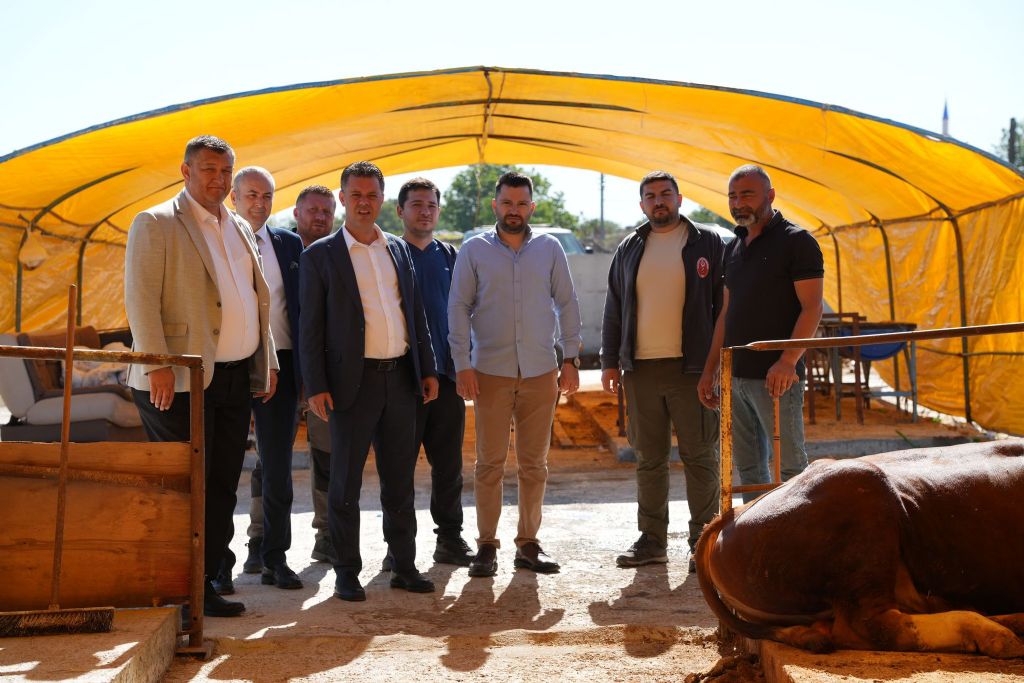 Başkan Sarıkurt`tan Kurban Pazarı ve Mezbaha Ziyareti
