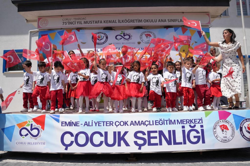 Emine – Ali Yeter Çok Amaçlı Eğitim Merkezi`nde Yıl Sonu Coşkusu