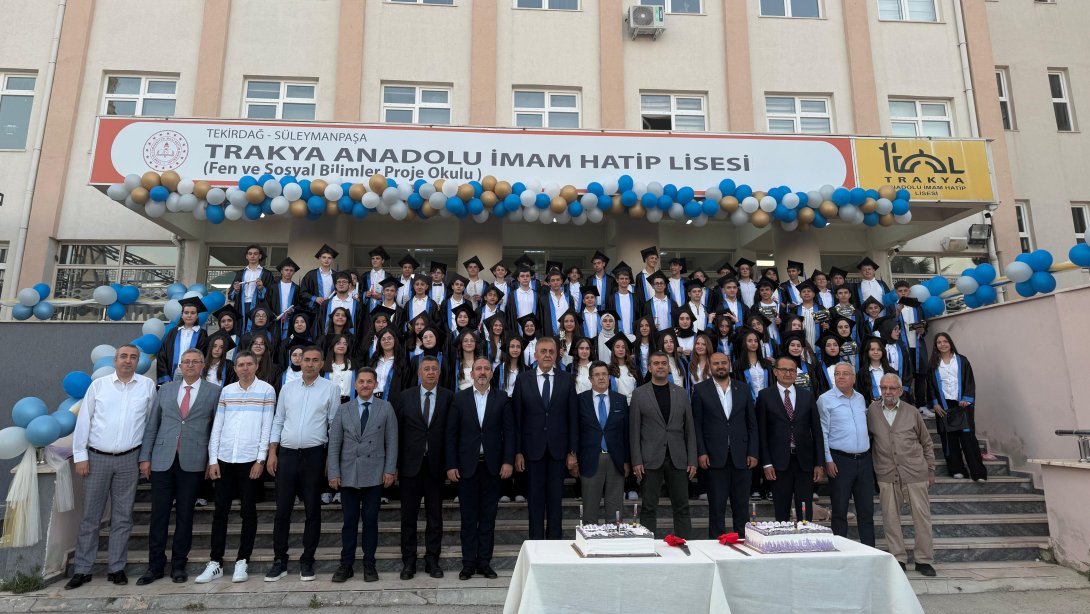 İl Millî Eğitim Müdürü Dr. Aziz Yeniyol, Trakya Anadolu İmam Hatip Lisesi Mezuniyet Programına Katıldı
