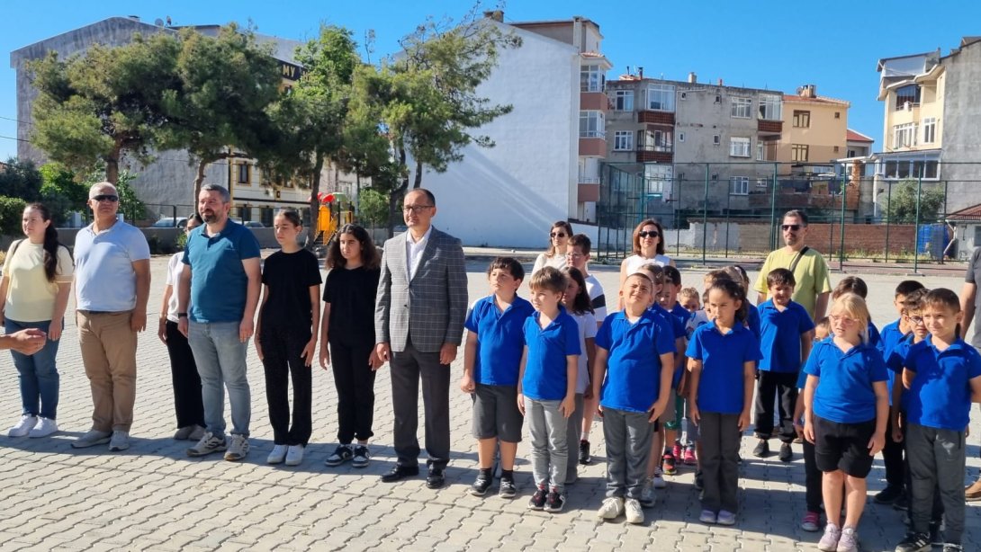 İlçe Milli Eğitim Müdürü Fahri Kırmızı İlçemiz Kumbağ İlkokul ve Ortaokulunda Bayrak Töreni’ne Katıldı