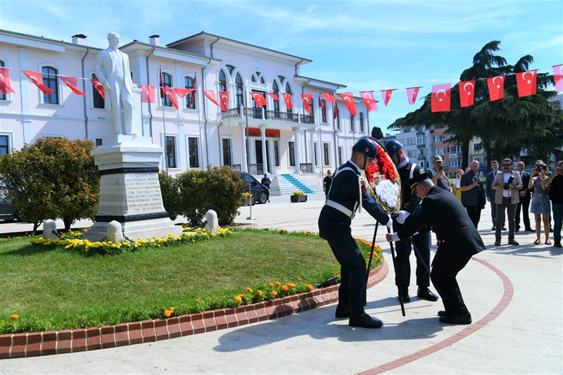 Vali Soytürk Çelenk Sunma Töreni’ne Katıldı