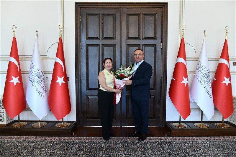 Vali Soytürk Gülden Kaya Sanat Araştırma ve Eğitim Derneği Proje Koordinatörü Hasan Kaya ve Minik Öğrencileri Kabul Etti