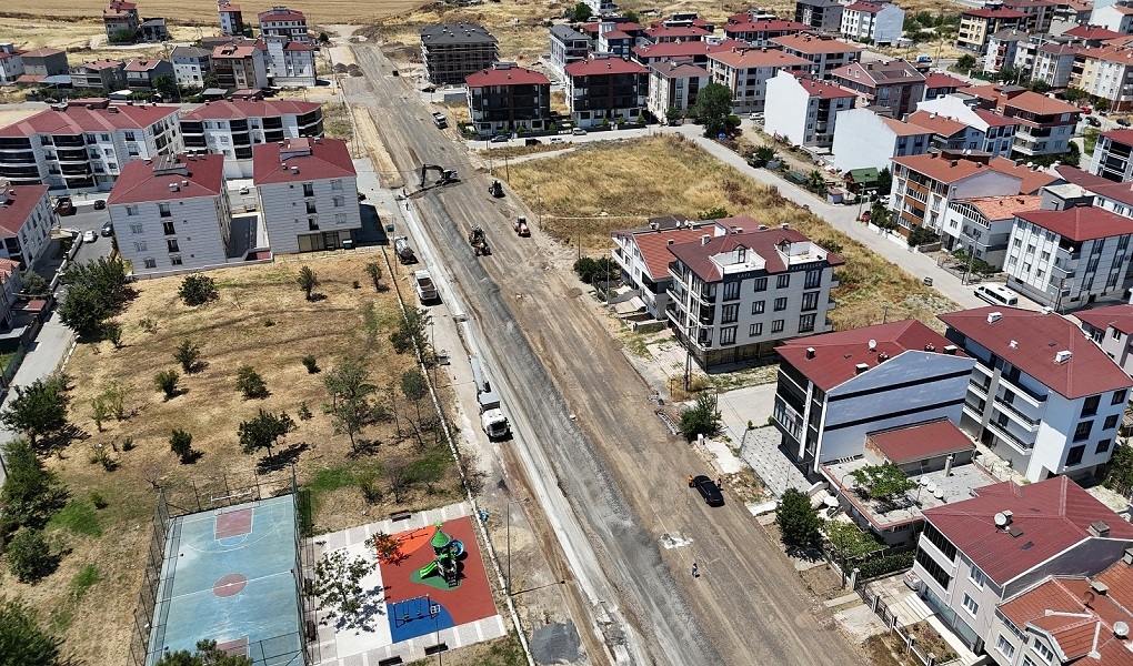 CANDAN BAŞKAN SAHADA: ÇORLU’NUN BULVARLARI YENİLENİYOR