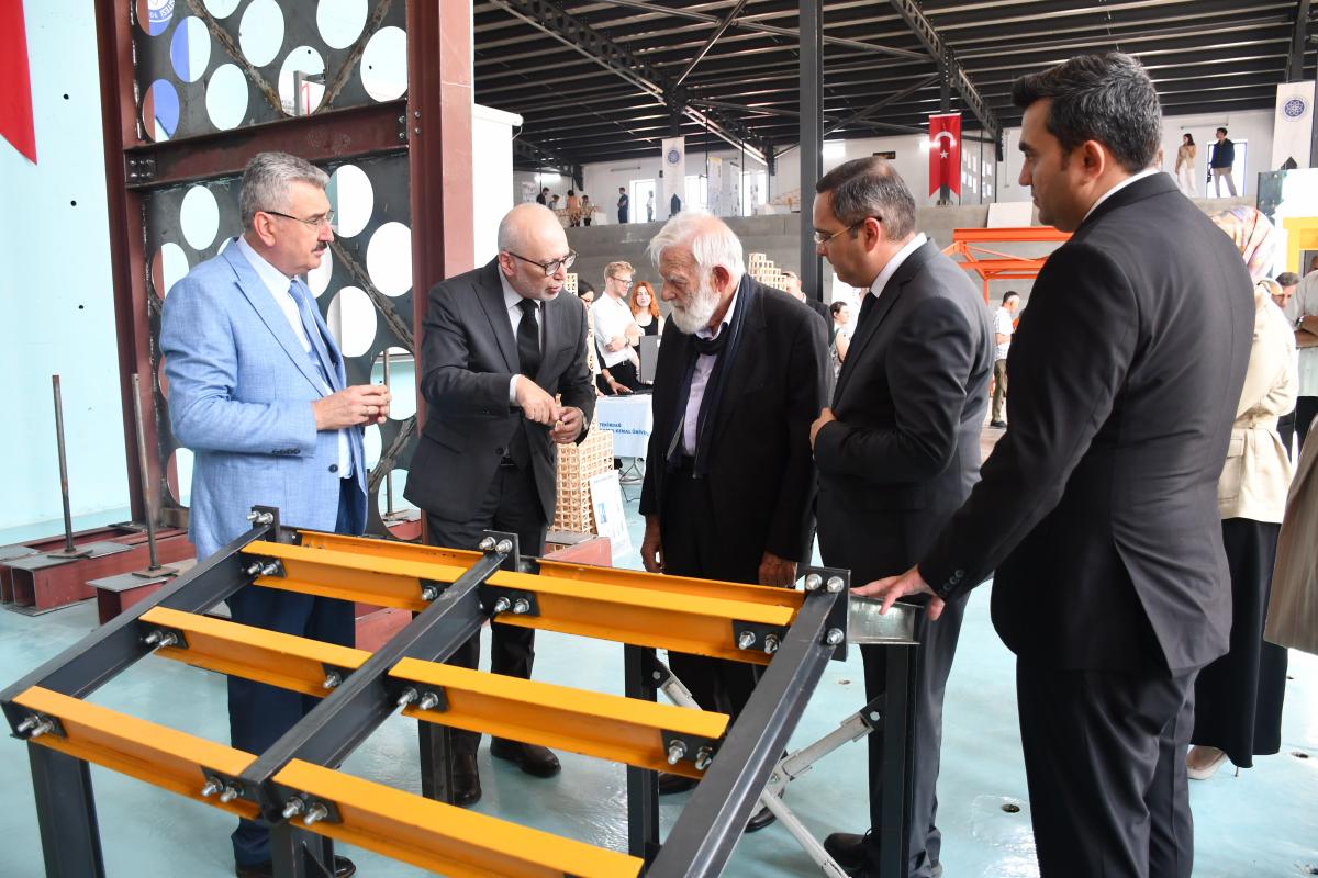 PROF. DR. SADETTİN ÖKTEN DEPREM MÜHENDİSLİĞİ VE YAPI TEKNOLOJİLERİ EĞİTİM ARAŞTIRMA VE UYGULAMA LABORATUVARI (T-EEST) AÇILIŞI T.C. CUMHURBAŞKANLIĞI İLETİŞİM BAŞKANLIĞI İLE ULUSAL VE YEREL BASINDA YANKI UYANDIRDI