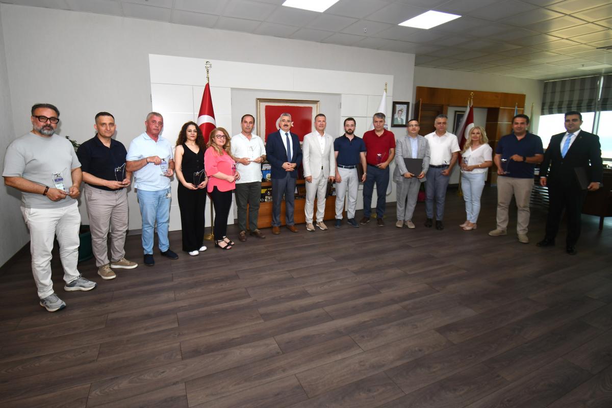 TRAKYA KARİYER FUARI’NDA EMEĞİ GEÇEN PERSONELLERE PLAKET TAKDİMİ GERÇEKLEŞTİRİLDİ