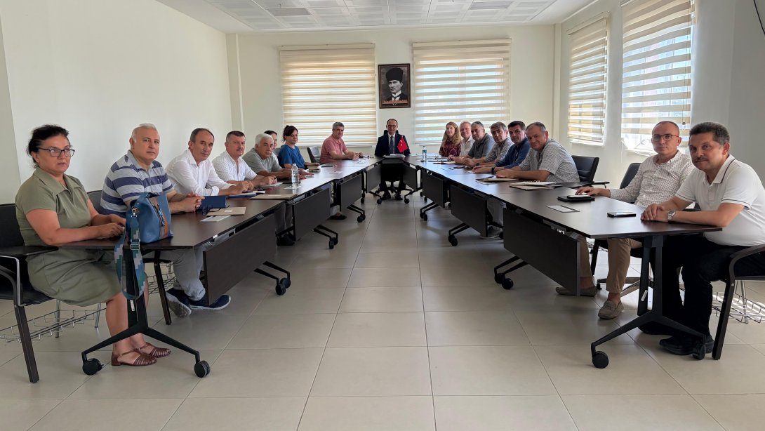 İlçe Milli Eğitim Müdürü Fahri Kırmızı Başkanlığında Lise Müdürleri Toplantısı Gerçekleştirildi
