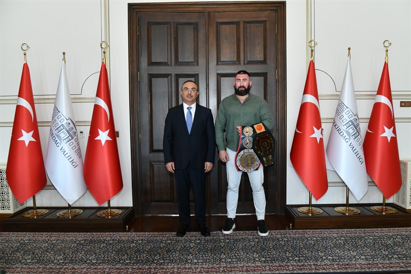 Vali Soytürk Şampiyon Kıck Boksörü Makamında Kabul Etti