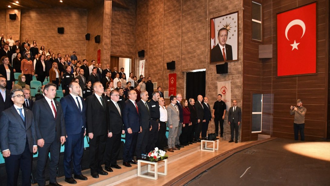“Dijital Bağımlılık Çağında Birey ve Aile” Konulu Konferans Düzenlendi